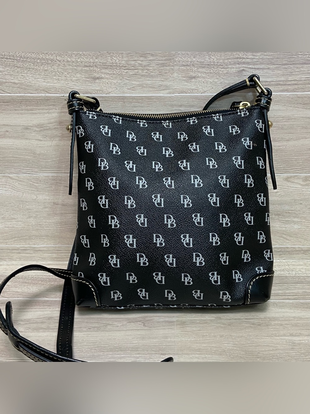 Dooney & Bourke Gretta Crossbody Monogram Purse Black & White - Picture 2 of 12